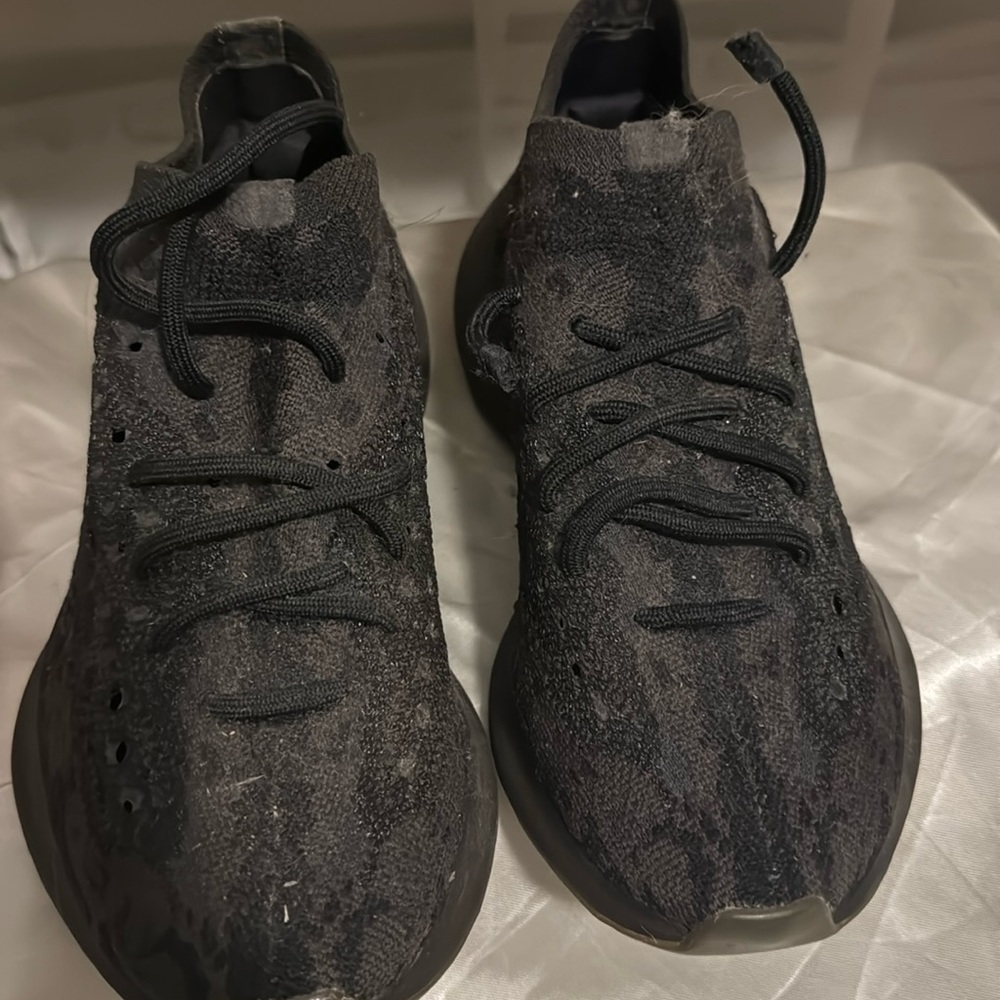 Yeezy Boost 380 Onyx Size 5.5 men’s